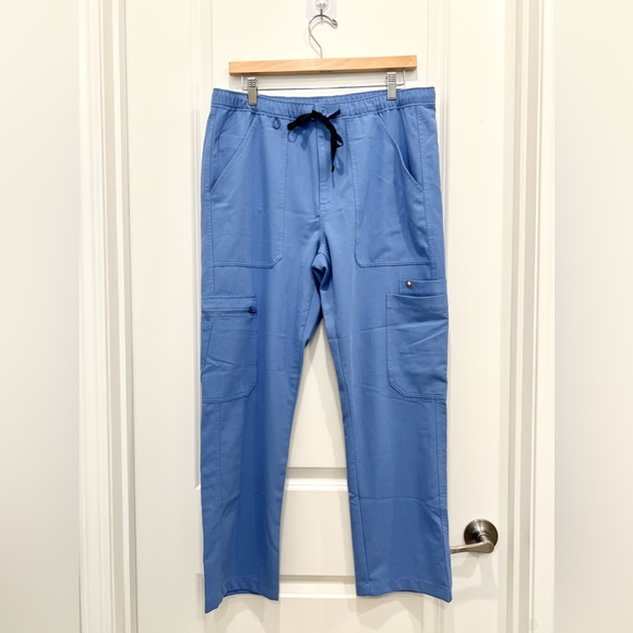 FIGS Men’s Technical Collection Cargo Scrub Pants - Picture 2 of 9